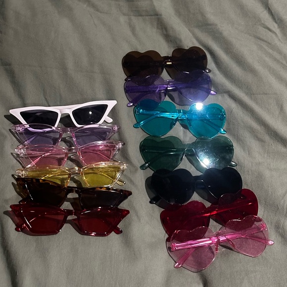 Bundle of 13 Costume Sunglasses - Picture 2 of 4
